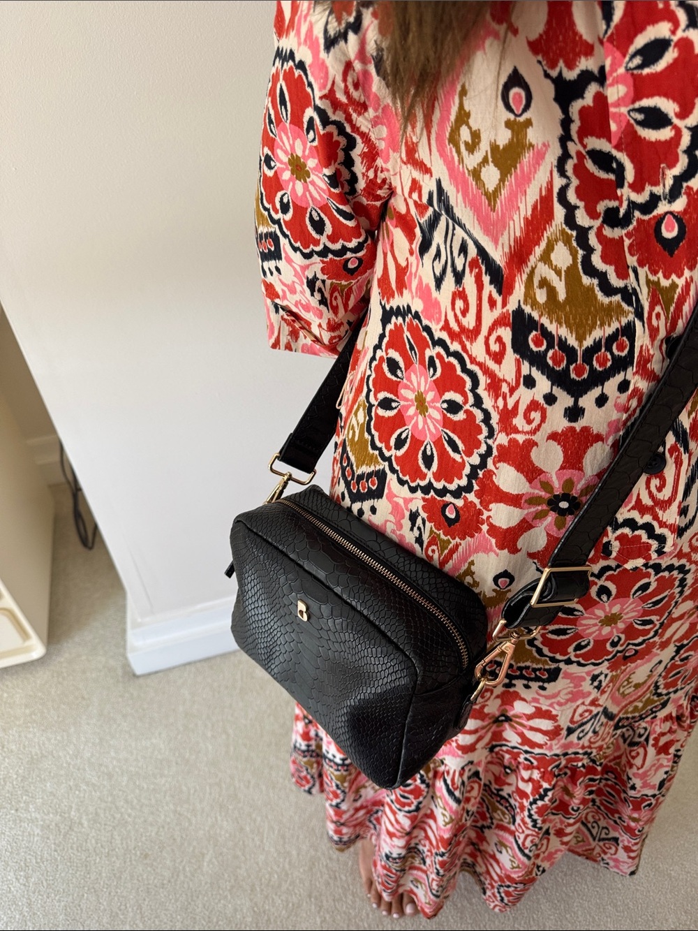 Black Textured Crossbody Bag with Gold Accent - Casual Chic